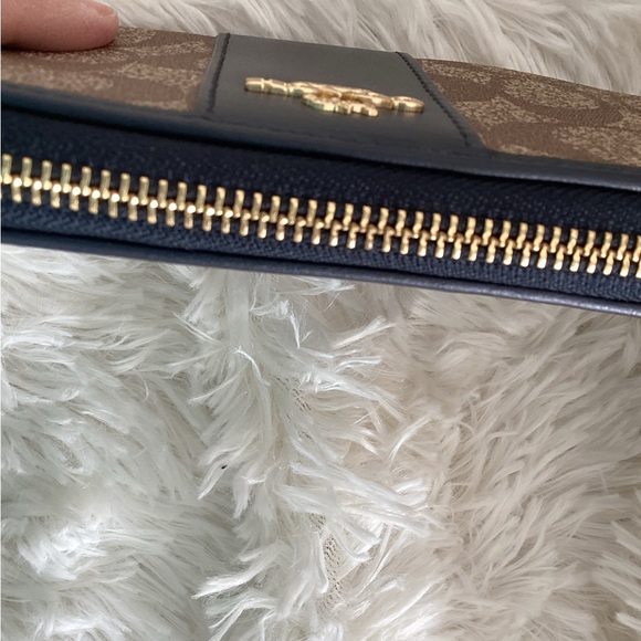 Coach signature jacquard navy blue accordian wallet - Picture 4 of 7
